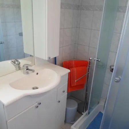 Daire In With Sea View, Balcony, Air Conditioning, Wifi 5153-3 Rogoznica (Sibenik-Knin)
